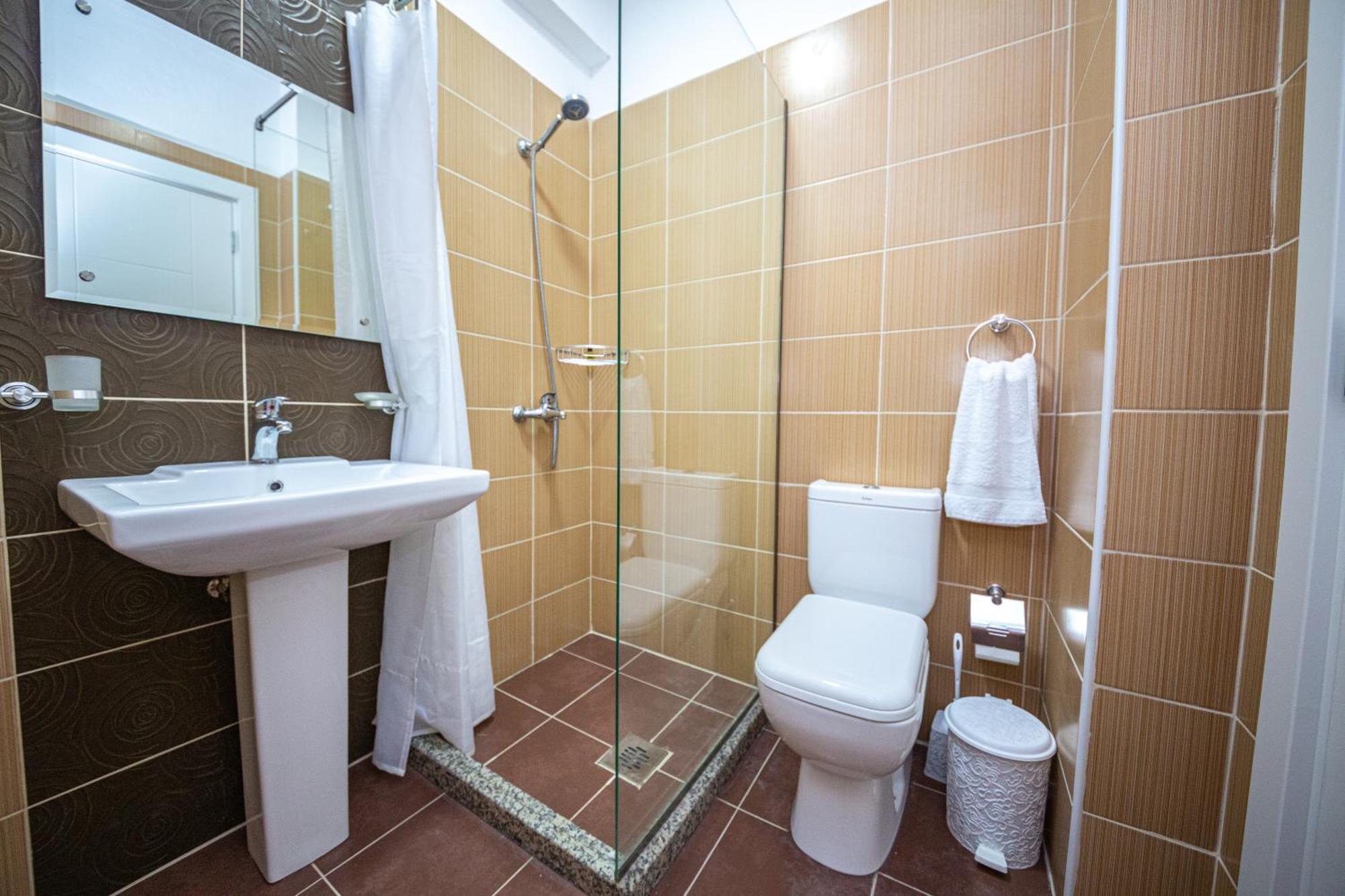 Ponari S Hotel Kryemëdhej Oda fotoğraf