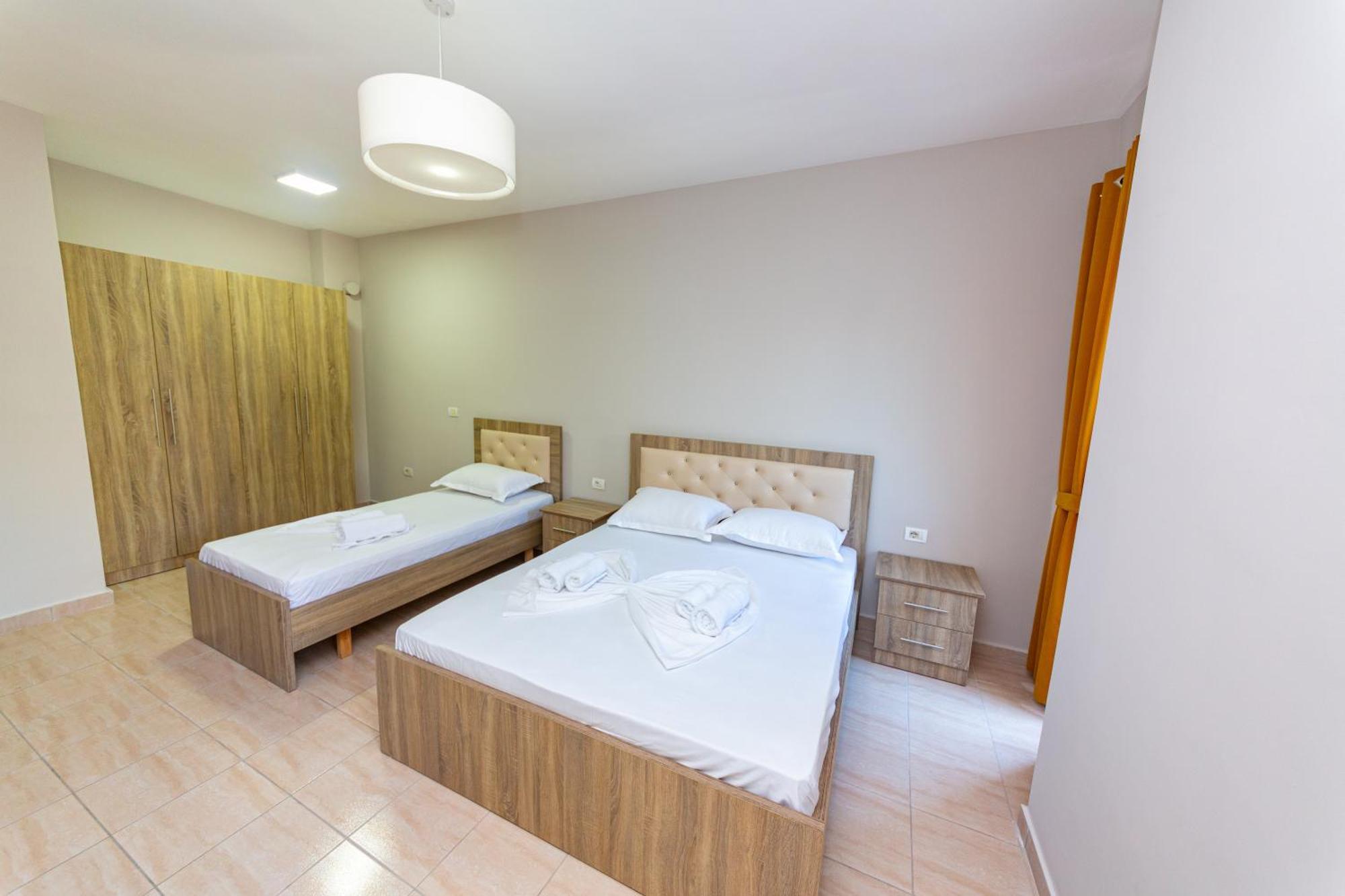 Ponari S Hotel Kryemëdhej Oda fotoğraf